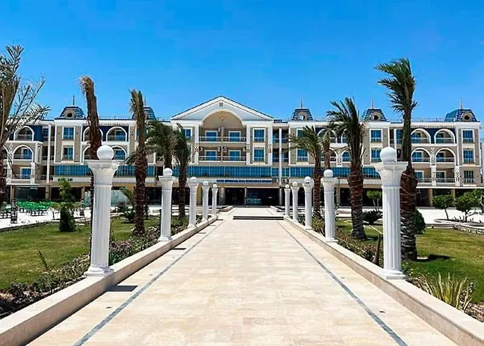Pool View Near Airport & Appartamento Hurghada
